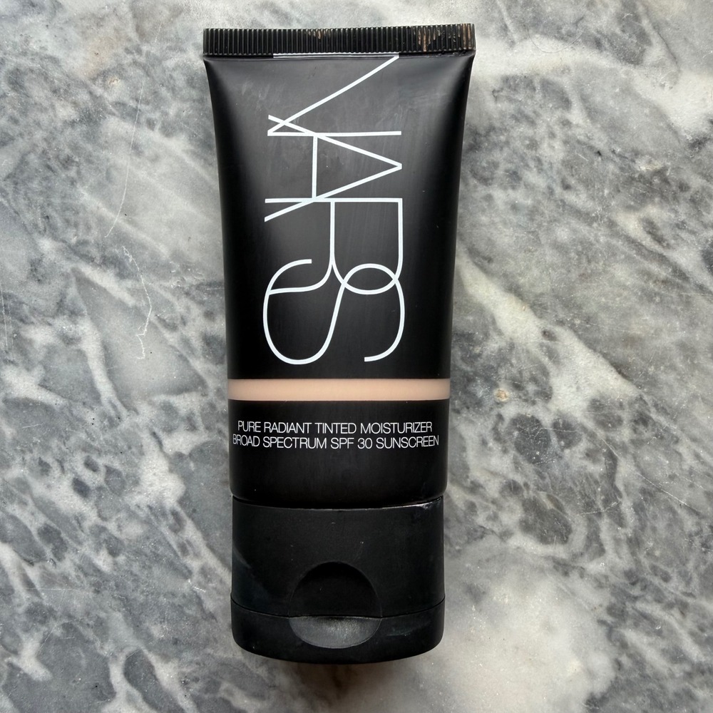 NARS Pure Radiant Tinted Moisturizer - Groenland Light 3